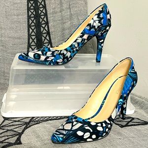 Nine West “GWENDLE” Blue Butterfly print pumps
